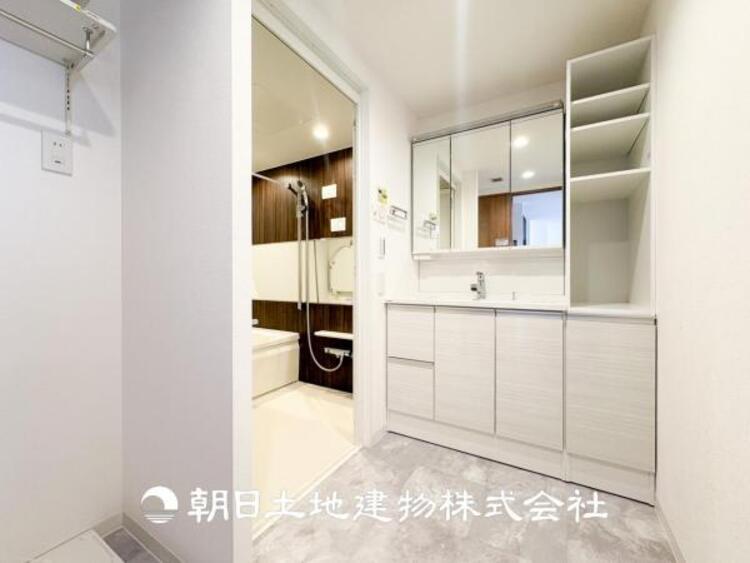 洗面 【洗面化粧台】快適に過ごせることはもちろん、収納や機能性を兼ね備えた洗面化粧台です。