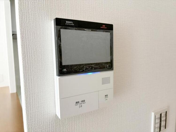 設備 【防犯設備】TVモニター付きインターホンは訪問者のお顔を確認出来安心な機能です！