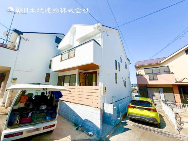 外観 緑に恵まれたエリアで、自然に包まれた穏やかな暮らしを実現！！緑の潤いを感じながらホッと生活できそう。四季の移り変わりを感じられる贅沢な空間で、暮らしの夢を育む、あらたな住生活をスタートしてみませんか？ 