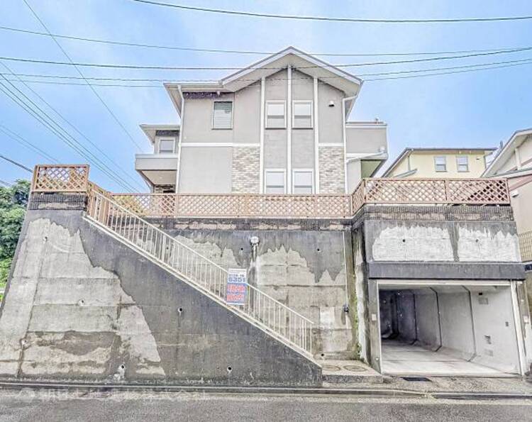 外観 家の良し悪しだけではなく周辺環境も重要なポイントとなります！ご案内時に周辺環境もご案内いたします！流行に左右されず将来にわたって価値が継続する佇まい！良好な住環境が保たれたエリアで新生活を過ごせます