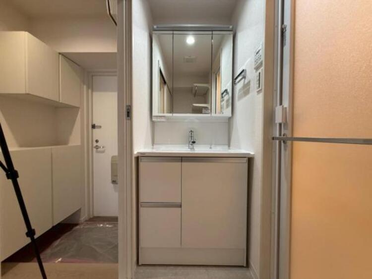 洗面 【洗面・脱衣所】使いやすい最新の洗面台にリフォーム済みです。ご入居時から気持ちよくお使いいただけます 