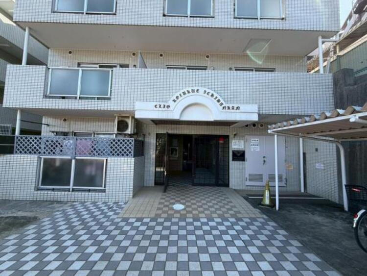 エントランス 【エントランス】重厚感の溢れるエントランスはマンションの顔！帰宅時、来客時に誇れる空間を演出します！ 