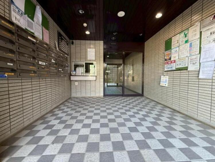エントランス 【エントランス】重厚感の溢れるエントランスはマンションの顔！帰宅時、来客時に誇れる空間を演出します！ 