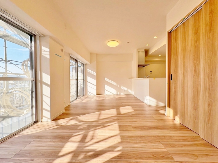 居間 忙しく過ぎゆく日常を置き去るほど、ゆったりした時間が流れるリビング。