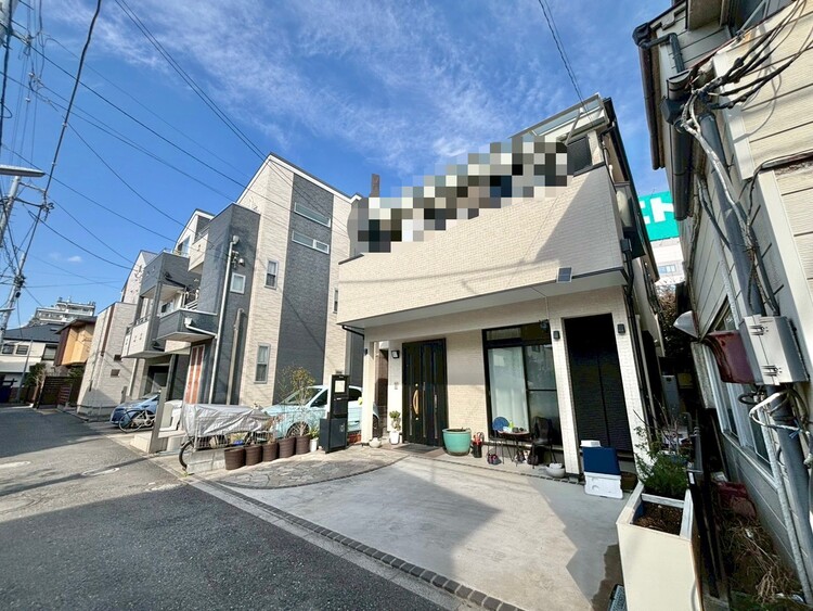 駐車場 本物件の駐車スペースです。車種制限のある場合もございますので、お気軽にお問い合わせくださいませ。