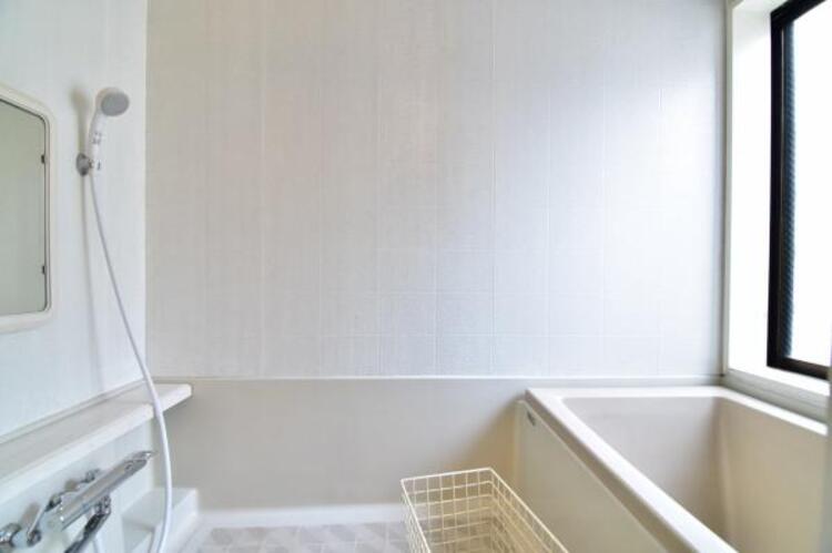 風呂 日々のお掃除が楽なように凹凸が少なく汚れの付き辛い仕様となりました。