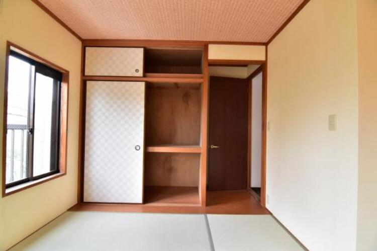 収納 和室の押し入れは奥行きがあるので、暖房器具やクリスマスツリー、ひな人形など季節の物なども保管していただけます。