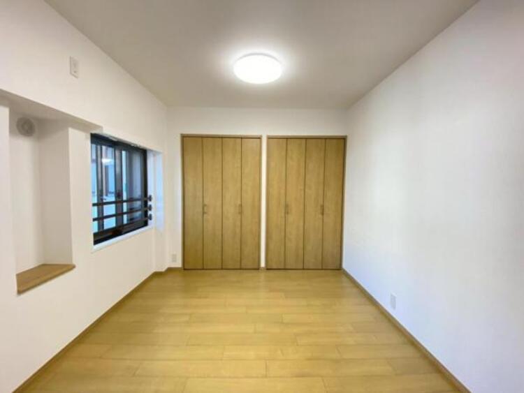 内装 洋室6.5帖　日々の疲れを癒してくれる主寝室。自由度が高いので家具のレイアウトでお好みの空間を創りだせます。 