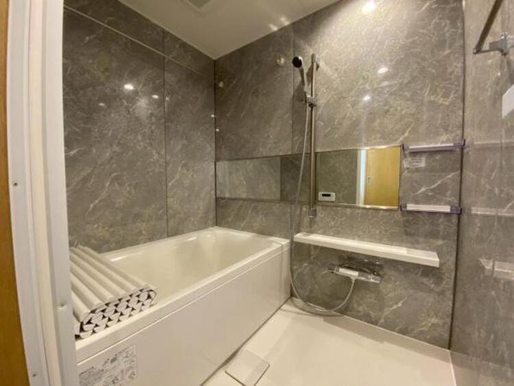 風呂 高級感を演出する内装の浴室は、心休まるくつろぎのスペースにも癒しのスペースにもなる空間です。 