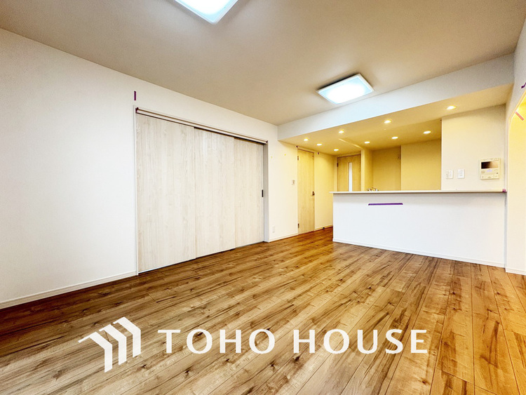 内装 広がりのある住空間、家族が集まるリビング・ダイニング