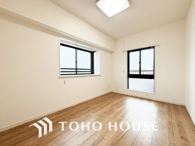 内装 採光もある洋室は、くつろぎのひと時を過ごすのにぴったり