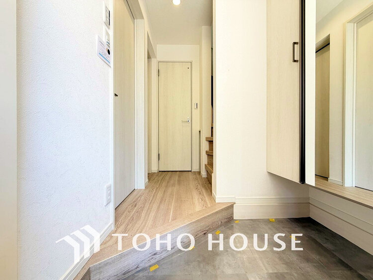 玄関 落ち着いた雰囲気の玄関、家族の帰りを暖かく迎えてくれます