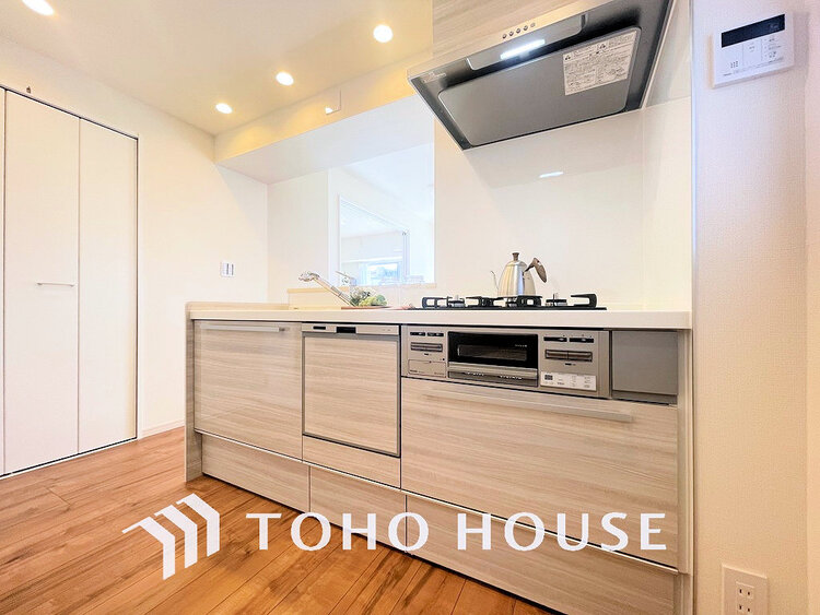 キッチン 落ち着きのあるカラーで統一された清潔感と気品が溢れるキッチン