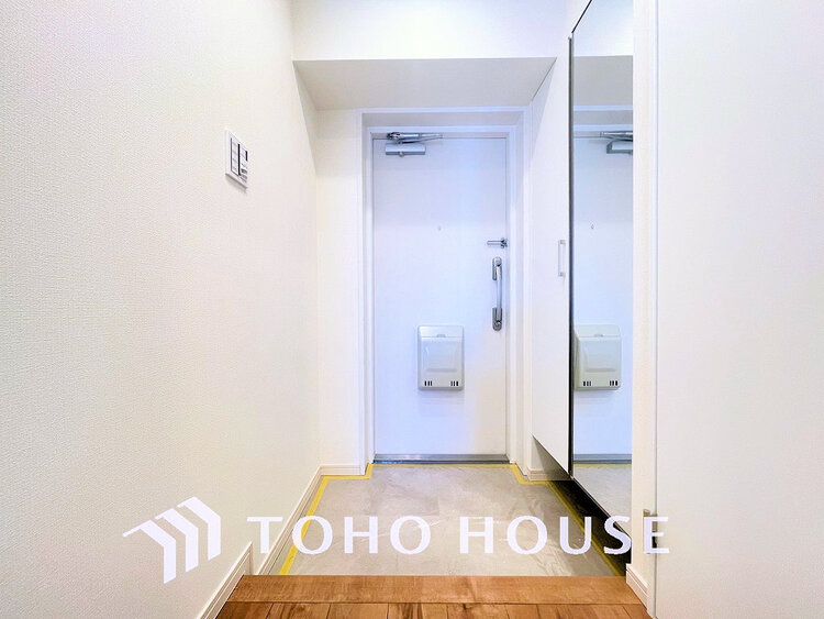 玄関 落ち着いた雰囲気の玄関、家族の帰りを暖かく迎えてくれます