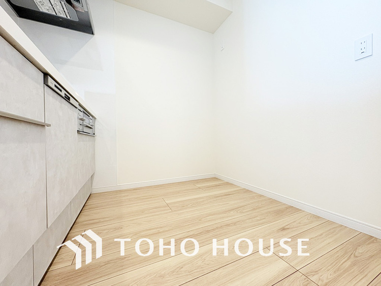 キッチン シンプルな部屋の雰囲気に溶け合うナチュラルキッチン