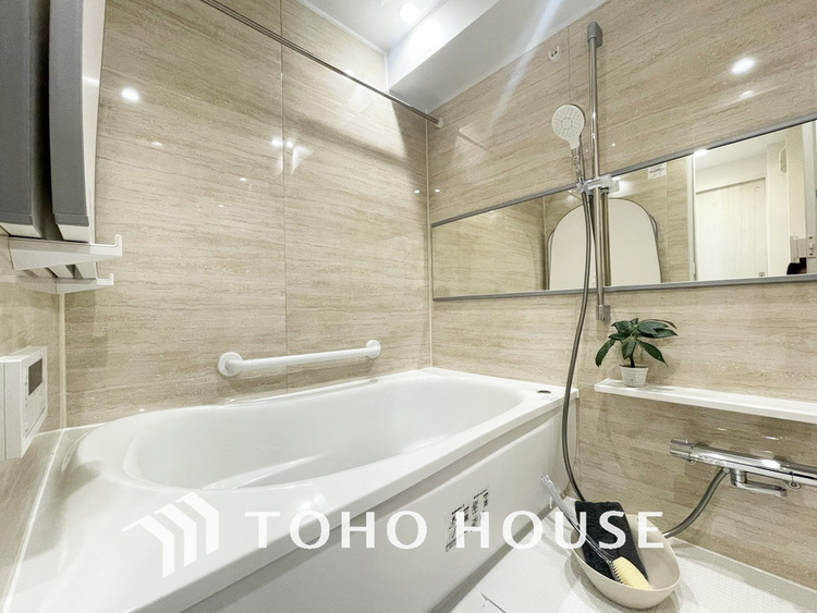 風呂 一日の疲れを癒すバスルームは、心地よいリラックスを叶える清潔感溢れる空間