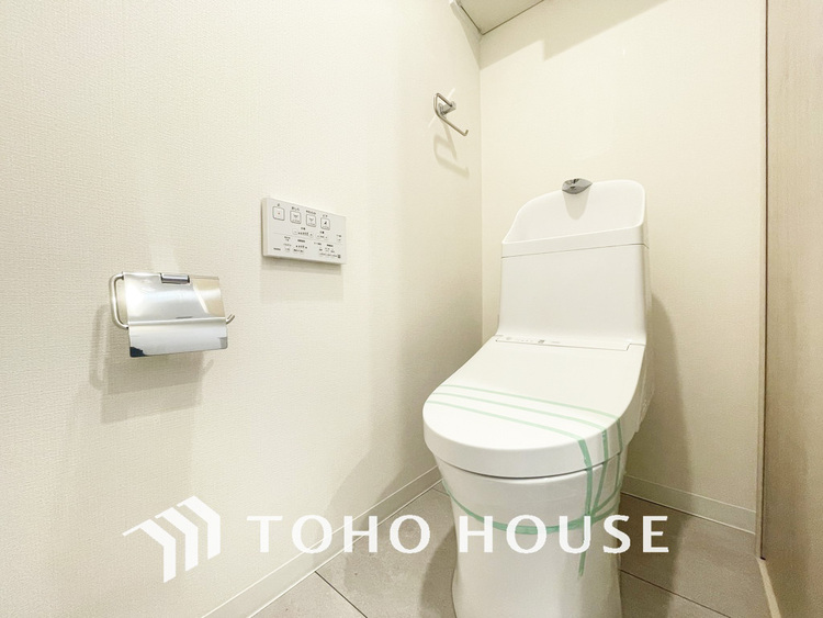 トイレ 清潔な洗浄機能付温水シャワートイレ