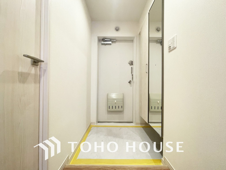 玄関 飾り過ぎないシンプルな内装の玄関