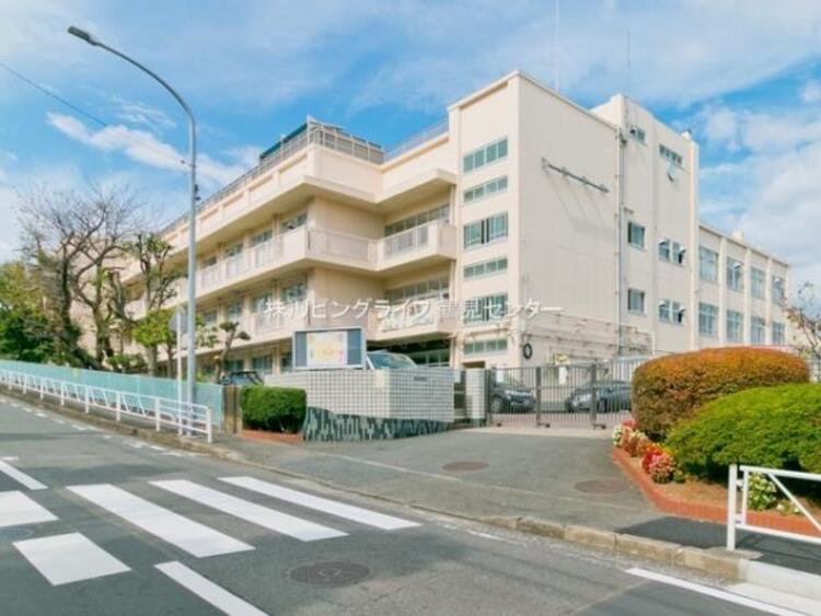 周辺 横浜市立六ツ川中学校　860m