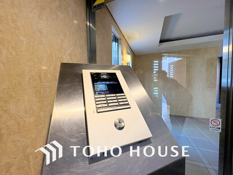 エントランス エントランスはオートロック完備で安心のセキュリティ性