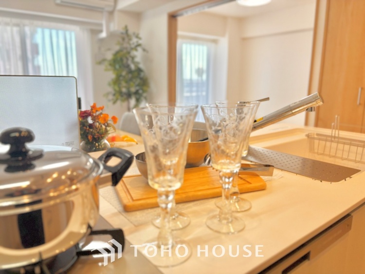キッチン 家族の笑い声が響く、明るいキッチン。楽しい料理の時間が、思い出を作ります。