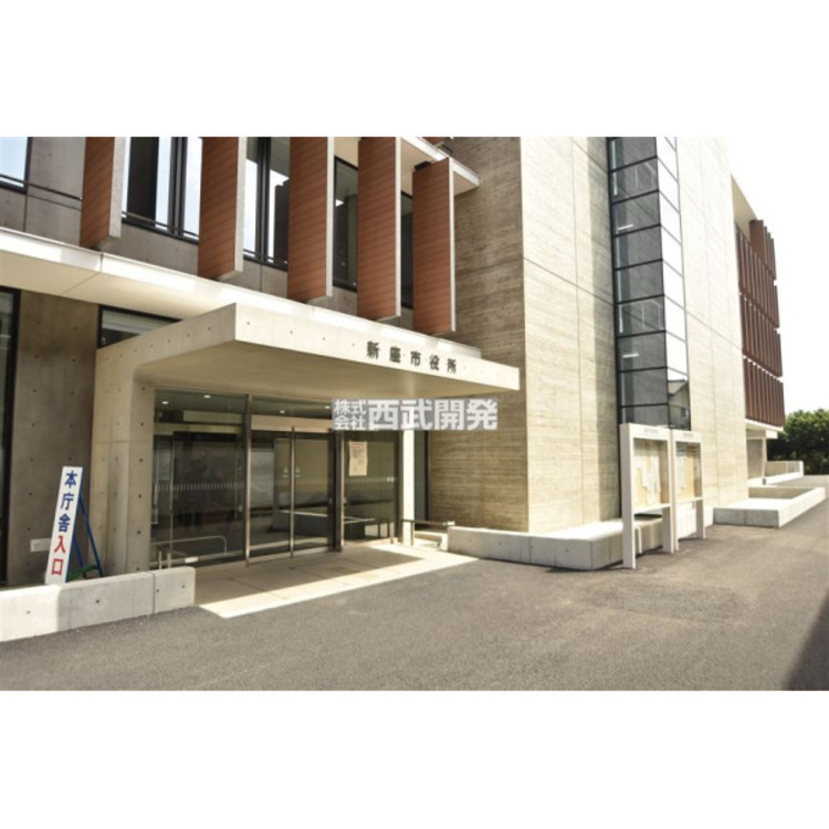 周辺 新座市役所(約590m)