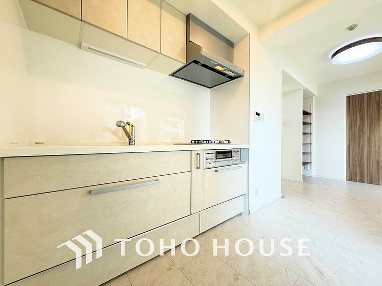 キッチン シンプルな部屋の雰囲気に溶け合うナチュラルキッチン