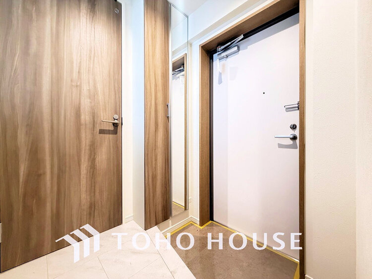 玄関 落ち着いた雰囲気の玄関、家族の帰りを暖かく迎えてくれます