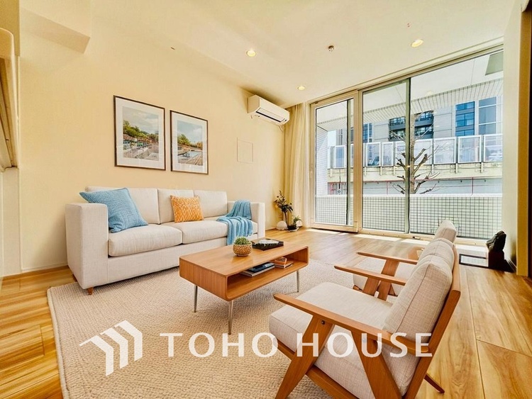 内装 広がりのある住空間、家族が集まるリビング・ダイニング(家具は全てCGです)