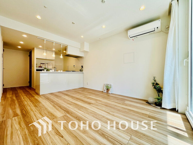 内装 上質な時間を育む暮らしのメインステージ。寛ぎとコミュニケーションを育む居心地のよい場所