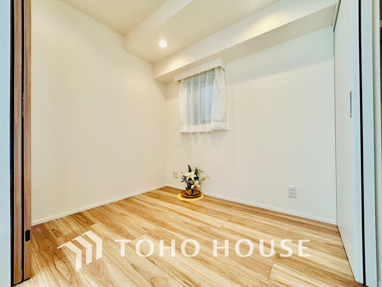 内装 採光もある洋室は、くつろぎのひと時を過ごすのにぴったり