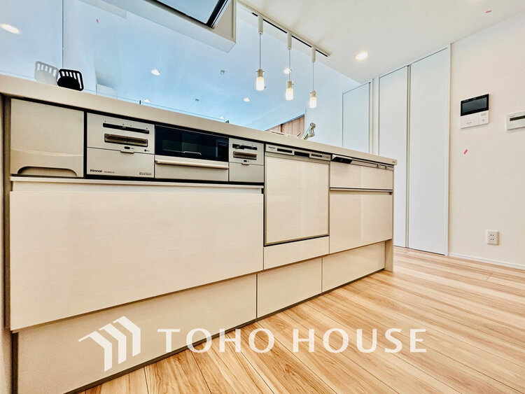 キッチン 落ち着きのあるカラーで統一された清潔感と気品が溢れるキッチン