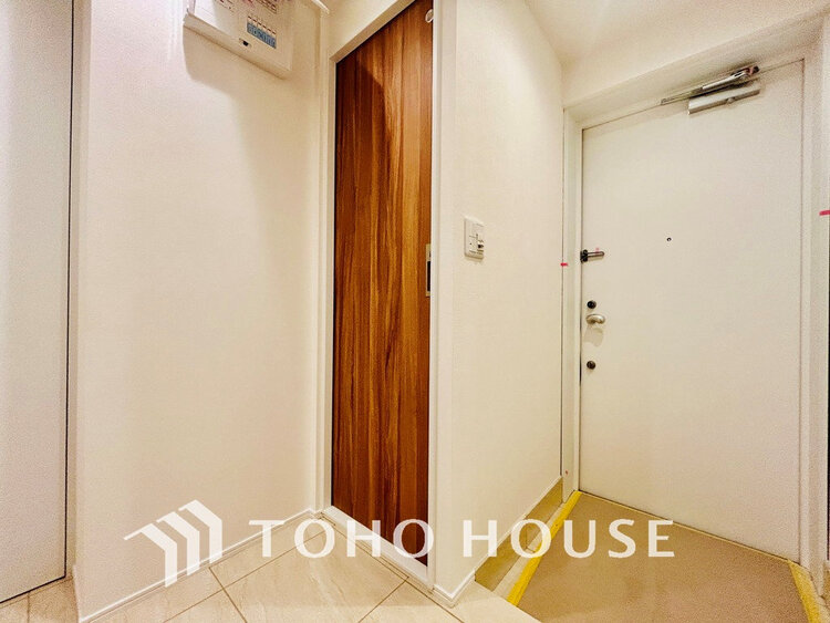 玄関 落ち着いた雰囲気の玄関、家族の帰りを暖かく迎えてくれます