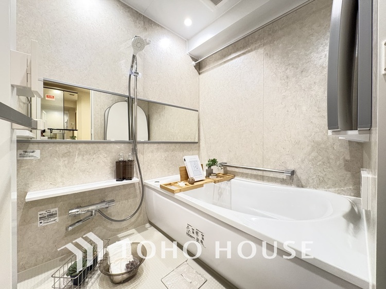 風呂 一日の疲れを癒すバスルームは、心地よいリラックスを叶える清潔感溢れる空間