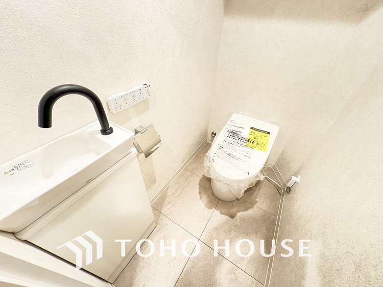 トイレ 清潔な洗浄機能付温水シャワートイレ