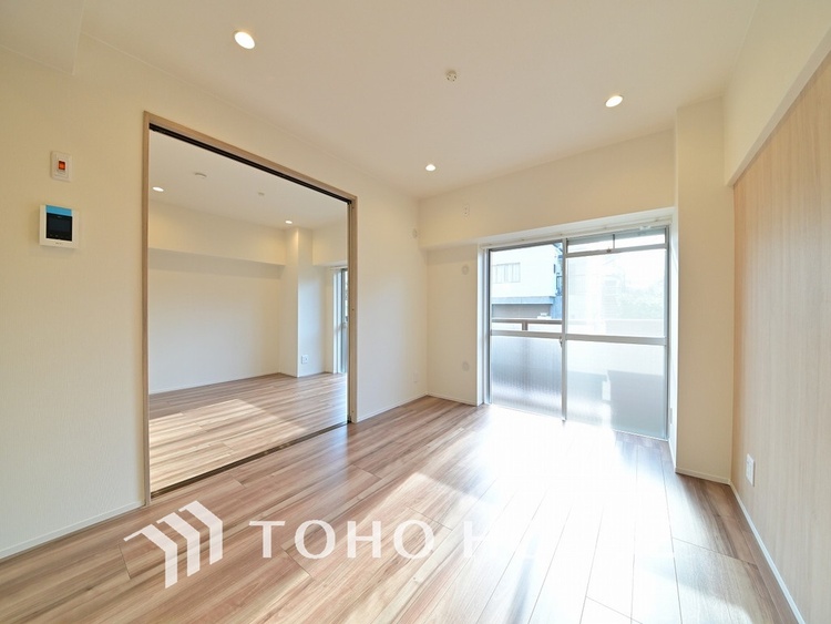 内装 広がりのある住空間、家族が集まるリビング・ダイニング