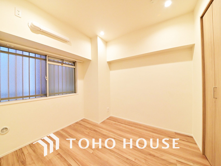 内装 採光もある洋室は、くつろぎのひと時を過ごすのにぴったり