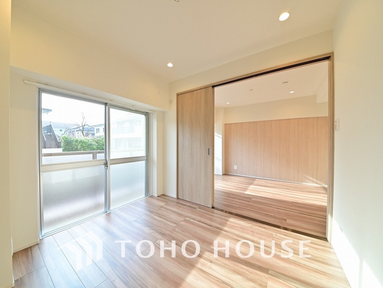 内装 1日の疲れを癒し、心地よく寛げるようゆったりとした広さをしています