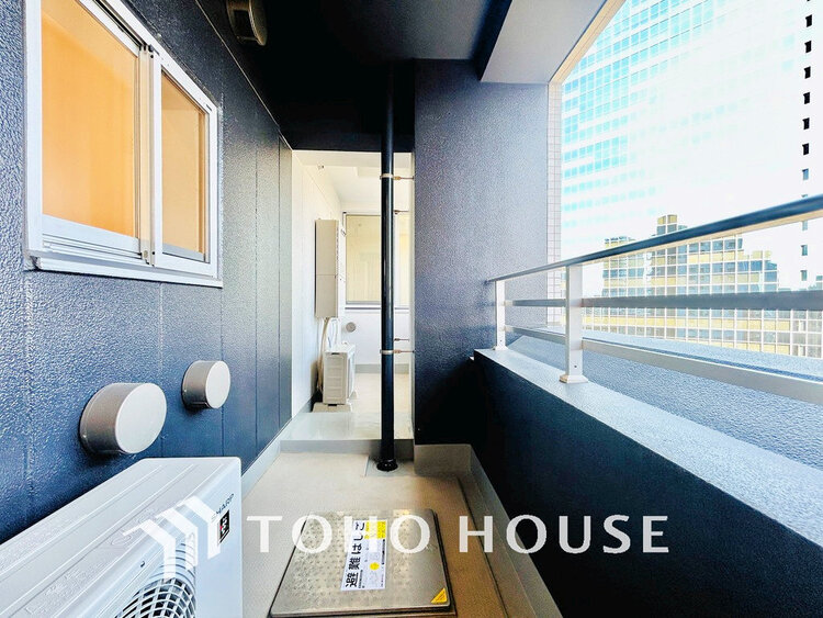 バルコニー 日当たりの良いバルコニーで晴れの日の洗濯物も楽しみになりますね