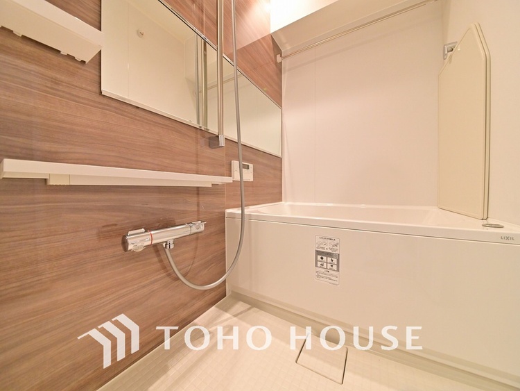 風呂 一日の疲れを癒すバスルームは、心地よいリラックスを叶える清潔感溢れる空間