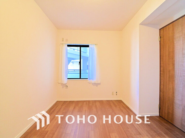 内装 採光もある洋室は、くつろぎのひと時を過ごすのにぴったり