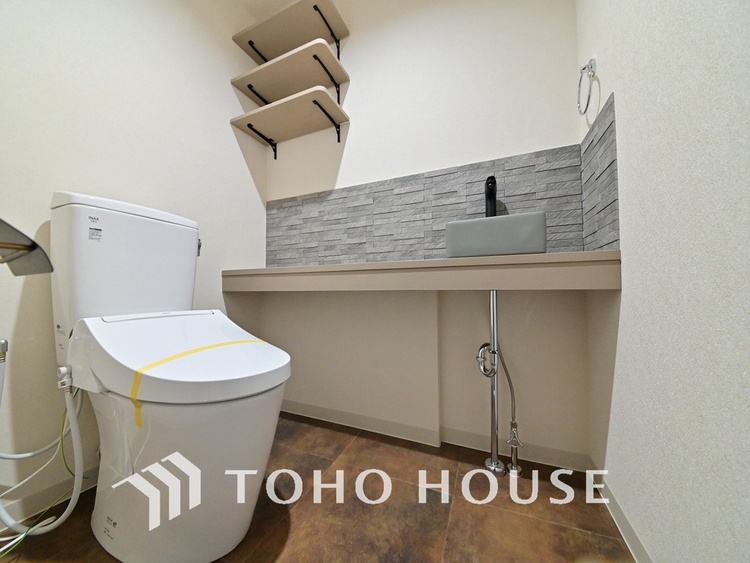 トイレ 清潔な洗浄機能付温水シャワートイレ