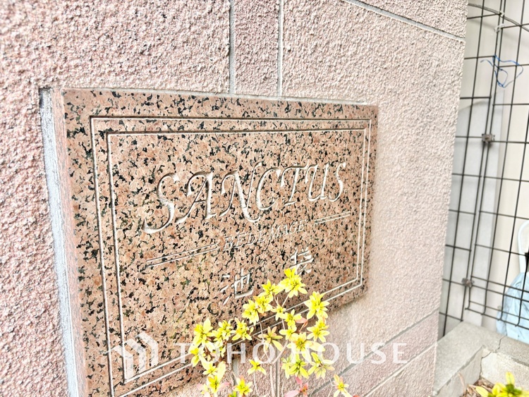 外観 ほんの少しのこだわり。ちょっとした色使いがその家がもつ雰囲気、趣（おもむき）を携え、暮らす家族や訪ねてくる友人・知人に新鮮な香りを運んできます。