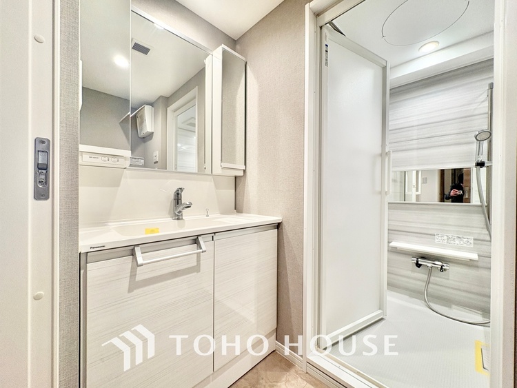 洗面 清潔感あふれる洗面化粧台で、毎日の身支度を快適にサポートします。