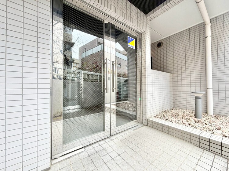 その他 上質感漂う玄関アプローチです。