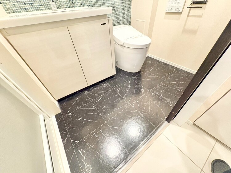 その他 十分な広さの脱衣所。