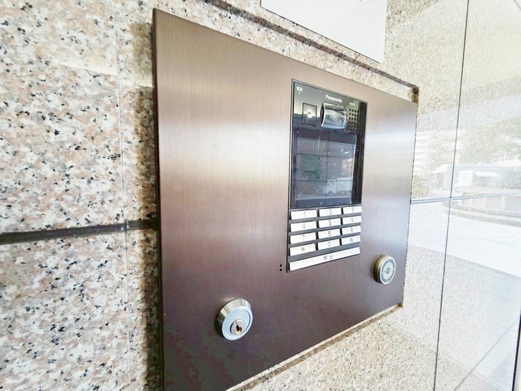 その他 誰が来てもわかる様にモニター付きインターホンを設置。