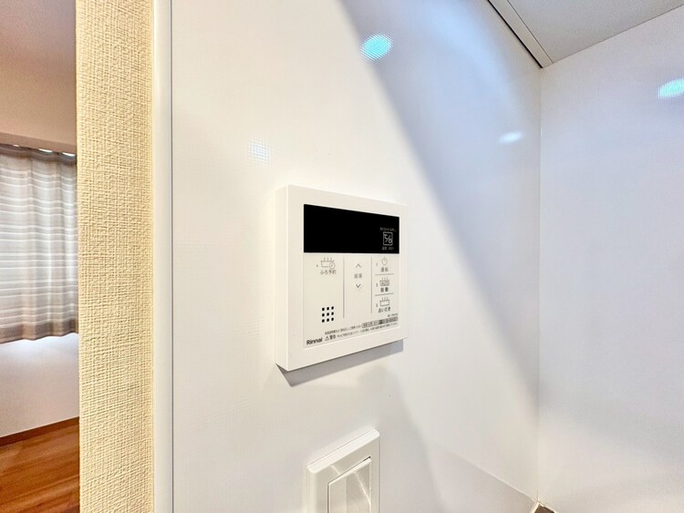 その他 見やすい画面で操作しやすい給湯パネル。