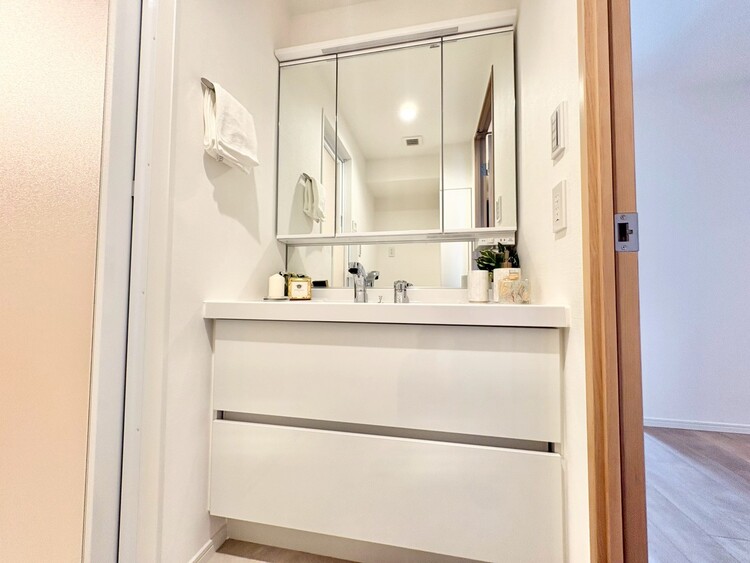 その他 十分な広さの脱衣所。