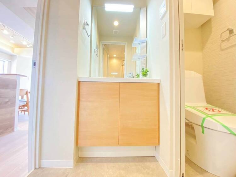 その他 清潔感を感じられる洗面化粧台。